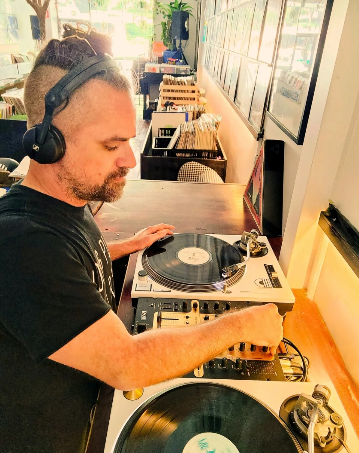dj on technics decks
